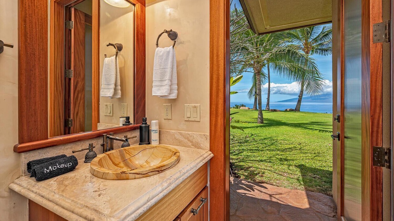 Photo of Bathroom in Downtown Lahaina