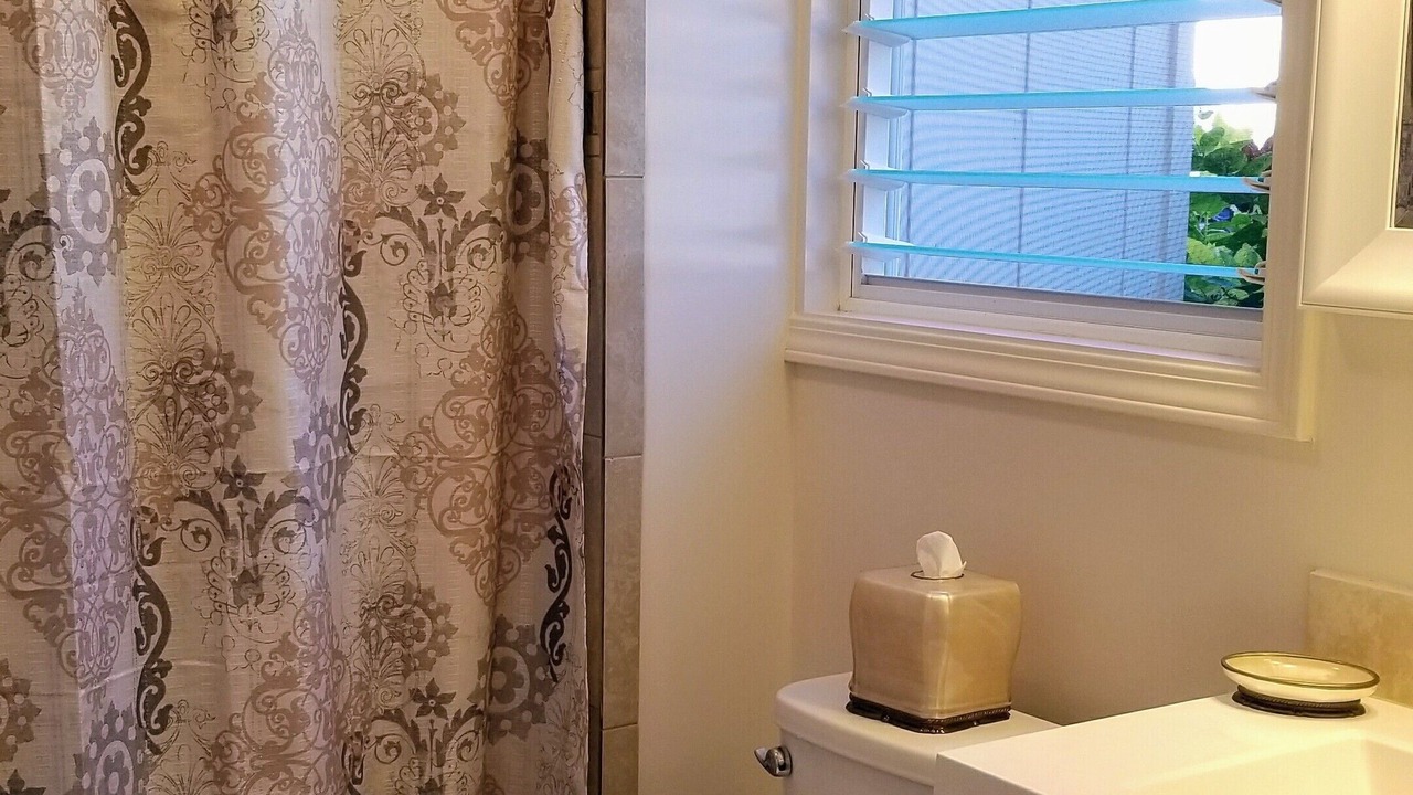 Photo of Bathroom in Kahaluu Bay