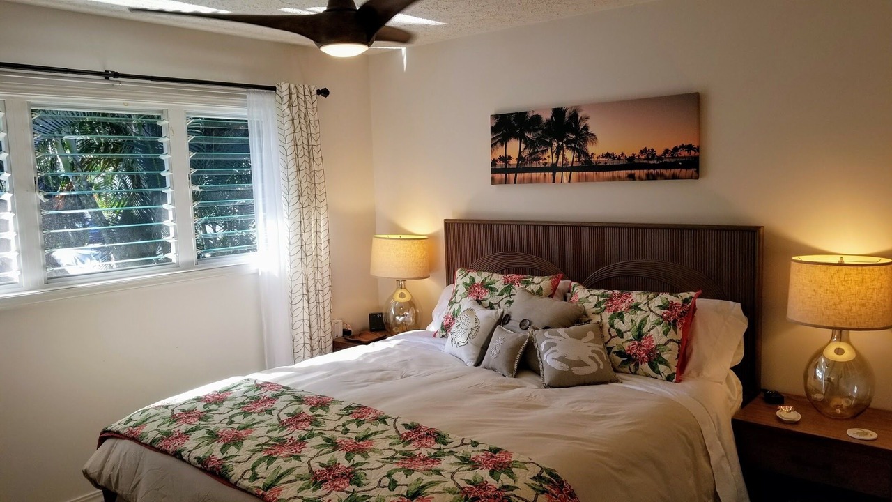 Photo of Bedroom in Kahaluu Bay
