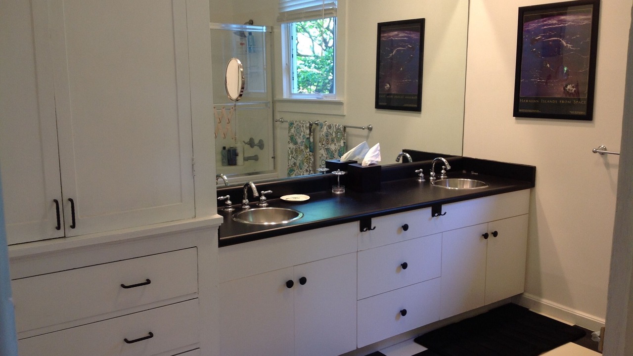 Photo of Bathroom in Maunalani Heights