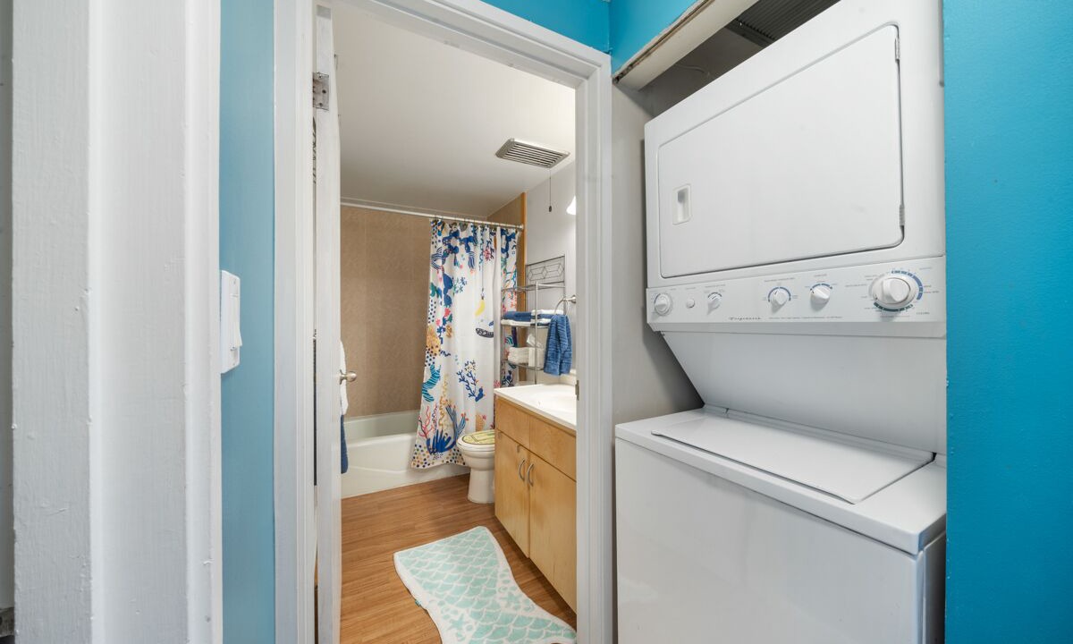 Photo of Bathroom in Historic Kailua Village