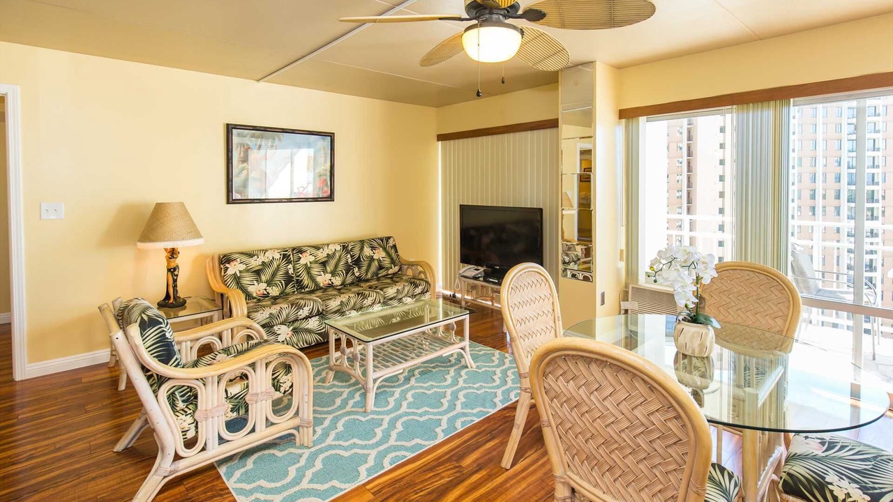 Photo of Livingroom in Waikiki