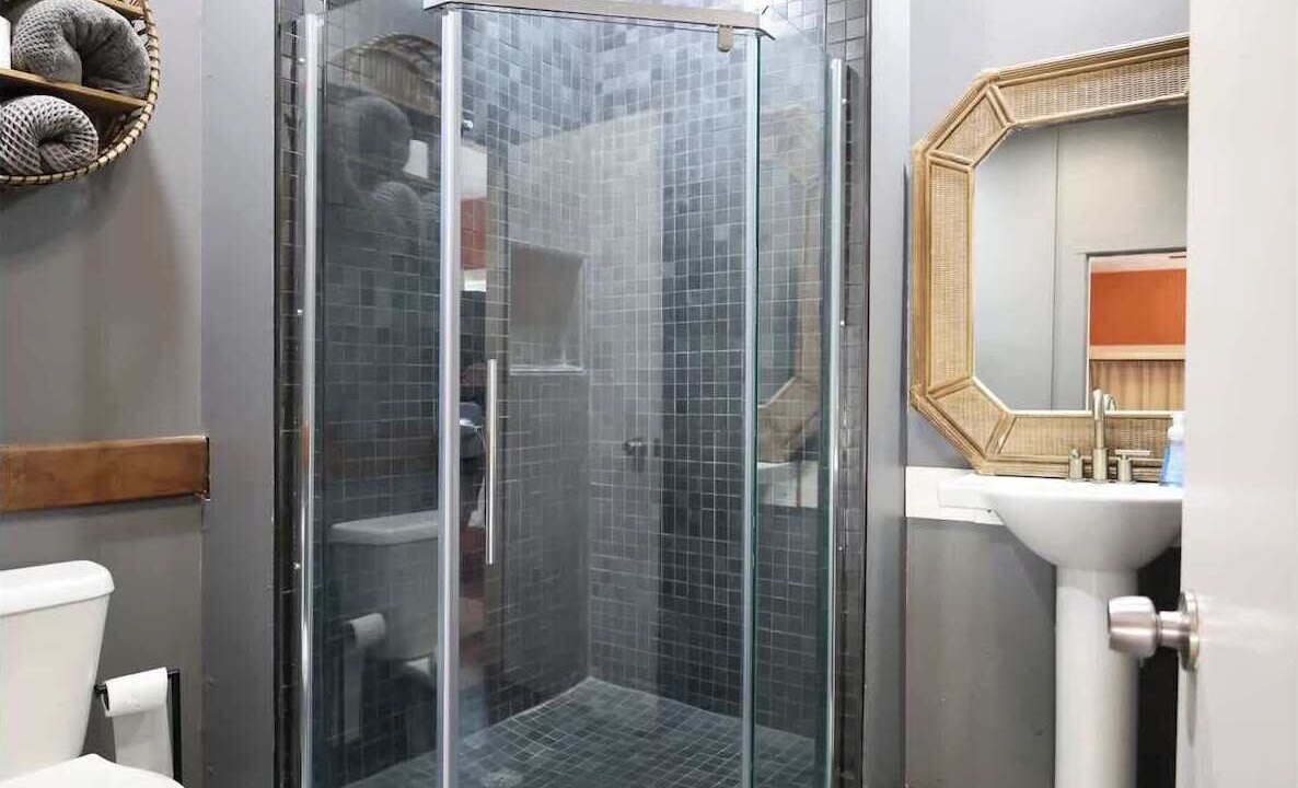 Photo of Bathroom in Ka'a'awa