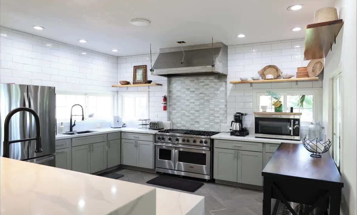 Photo of Kitchen in Ka'a'awa