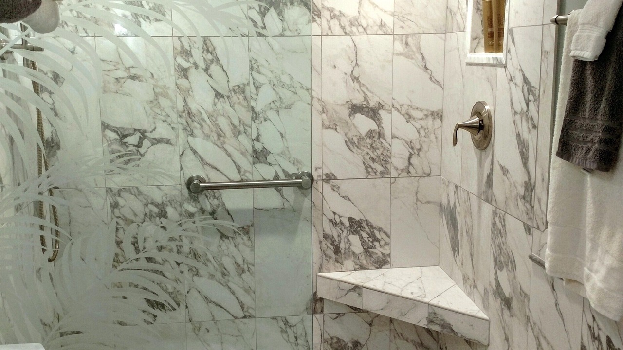 Photo of Bathroom in Historic Lahaina Front Street