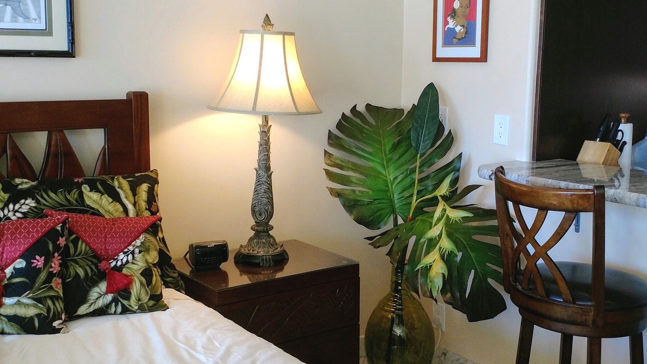 Photo of Bedroom in Historic Lahaina Front Street