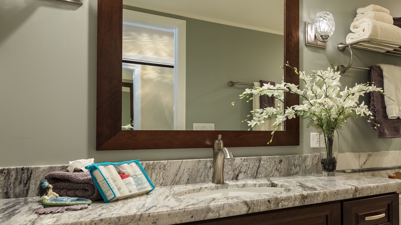 Photo of Bathroom in Historic Lahaina Front Street