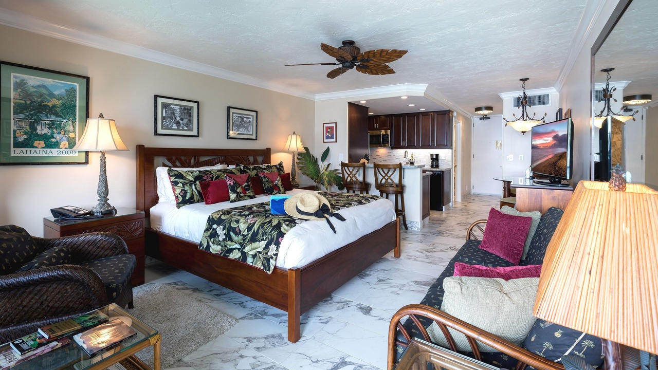 Photo of Bedroom in Historic Lahaina Front Street