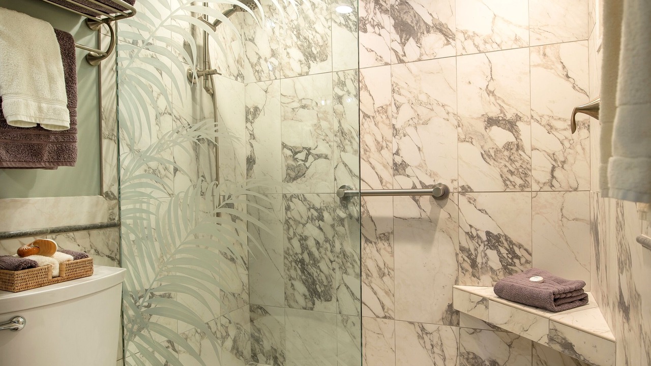 Photo of Bathroom in Historic Lahaina Front Street