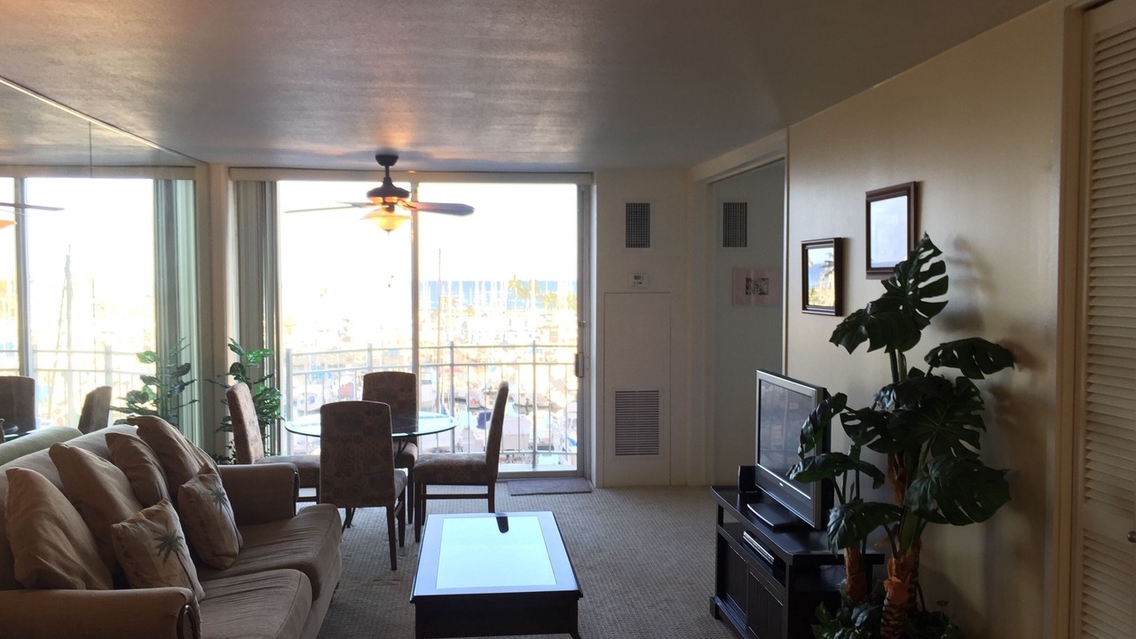 Photo of Livingroom in Waikiki