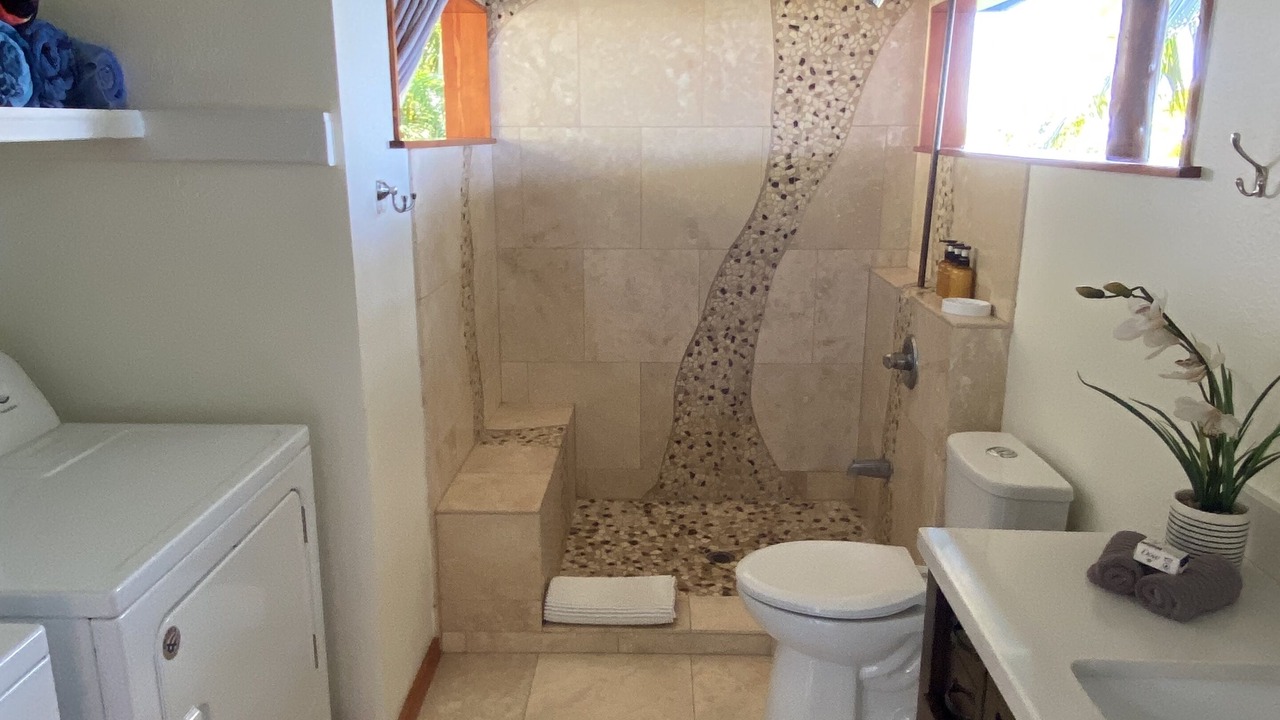Photo of Bathroom in Honaunau-Napoopoo