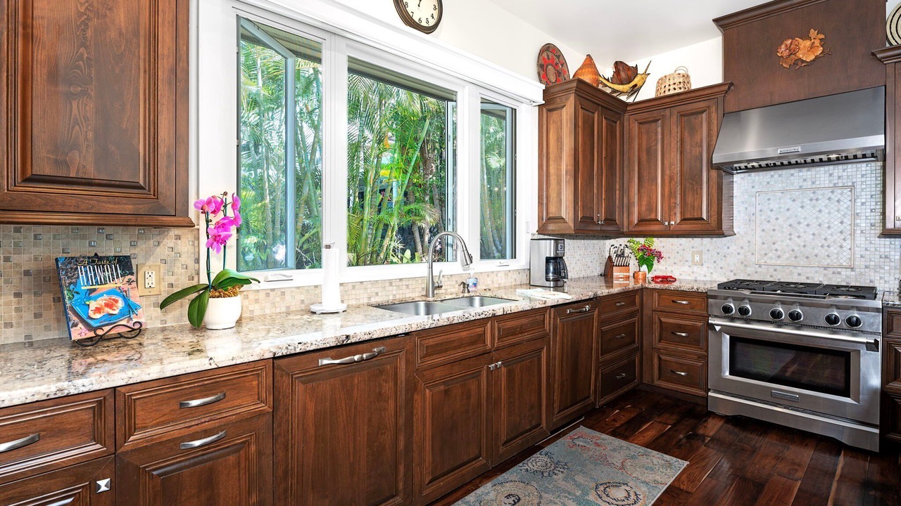 Photo of Kitchen in Kahaluu-Keauhou