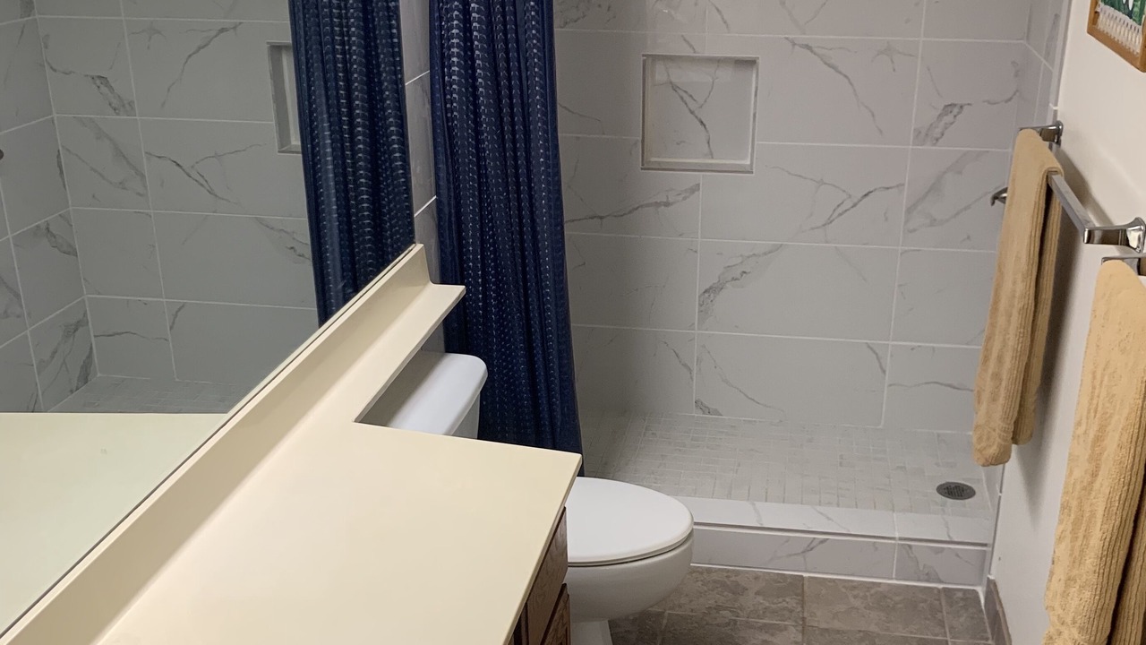 Photo of Bathroom in Maunaloa