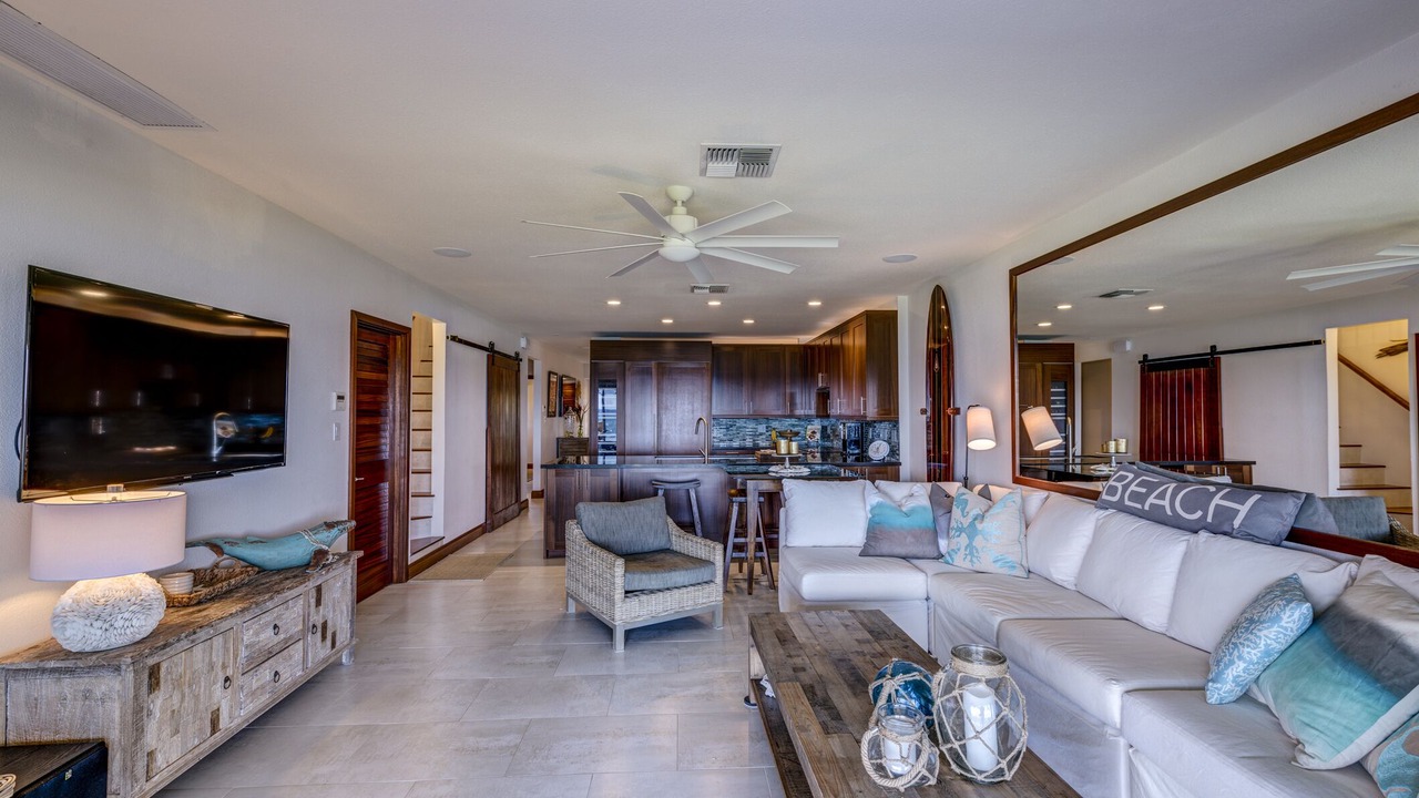 Photo of Livingroom in Downtown Lahaina
