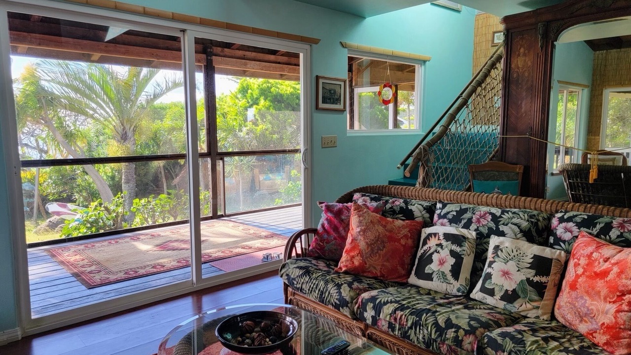 Photo of Livingroom in Hawi