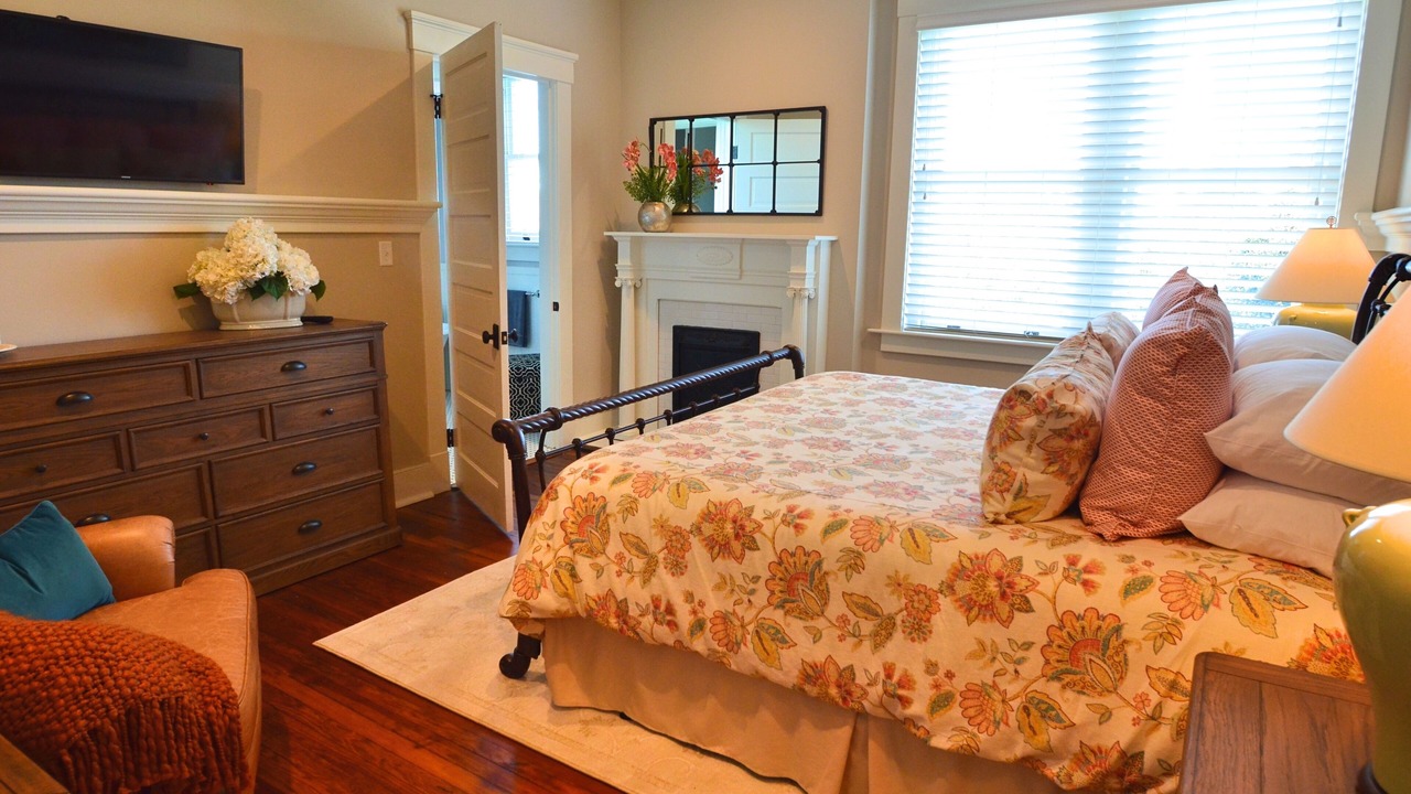 Photo of Bedroom in Historic District - North
