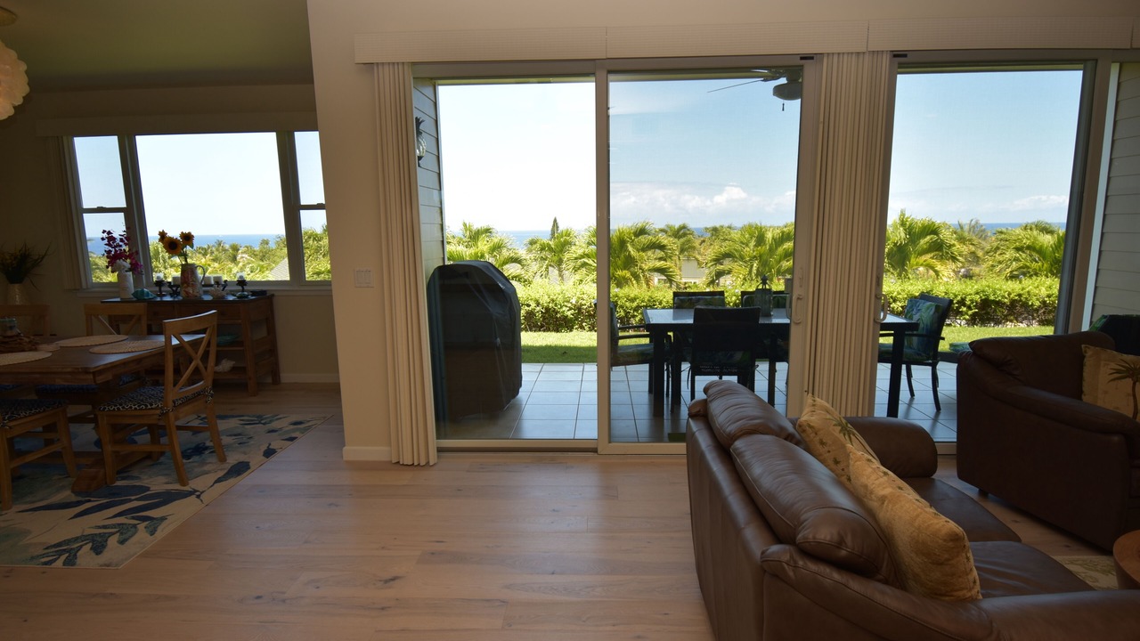 Photo of Livingroom in Kahaluu Bay