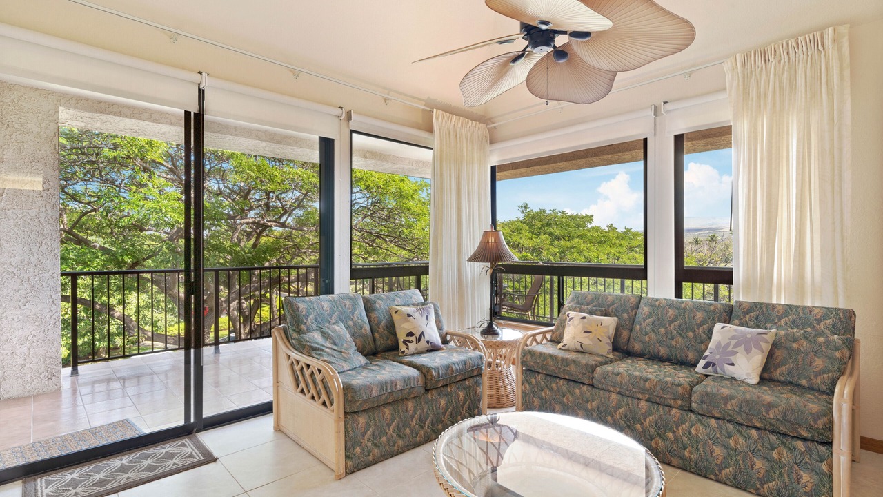 Photo of Livingroom in Waikoloa