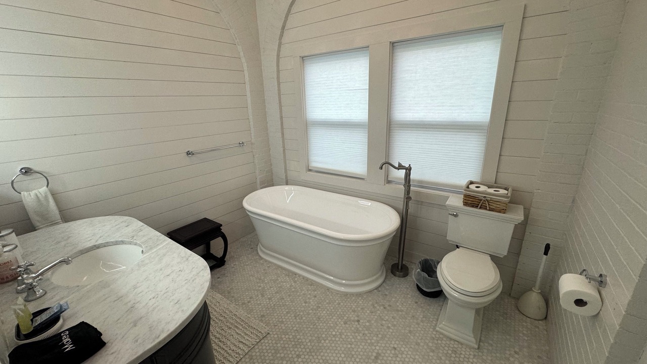 Photo of Bathroom in Dixon Park