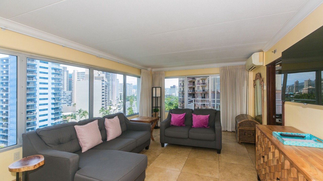 Photo of Livingroom in Waikiki