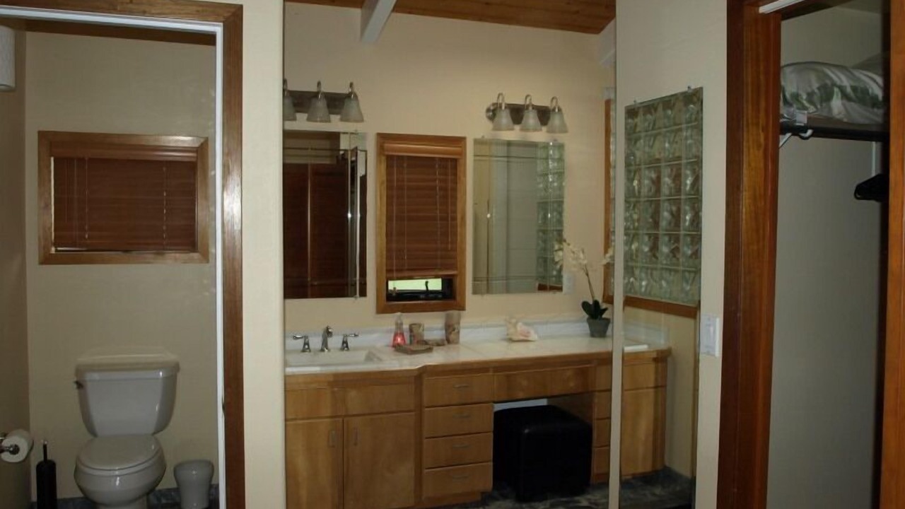 Photo of Bathroom in Kona Palisades