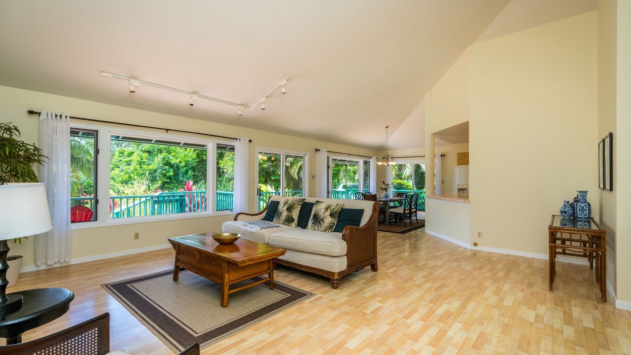 Photo of Livingroom in Haiku