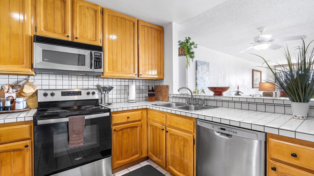 Photo of Kitchen in Kahaluu Bay