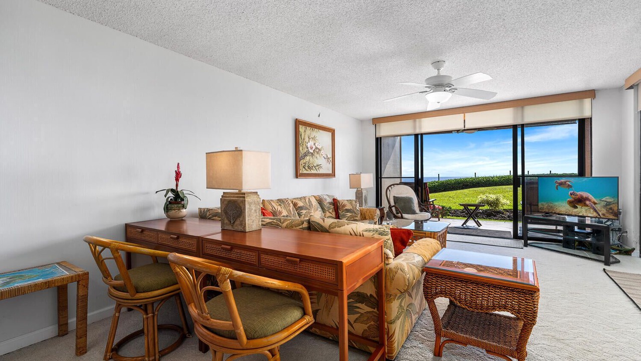 Photo of Livingroom in Kahaluu Bay