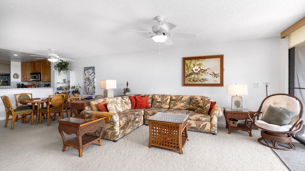 Photo of Livingroom in Kahaluu Bay