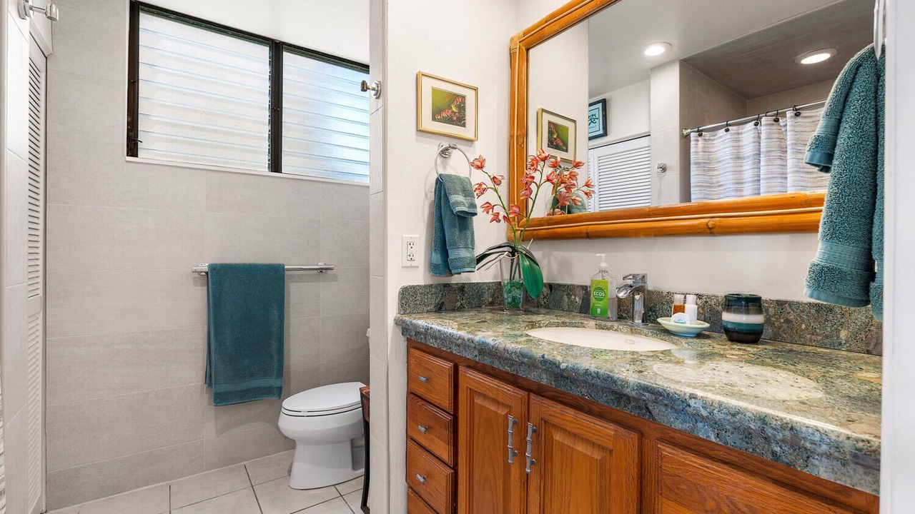 Photo of Bathroom in Kahaluu Bay