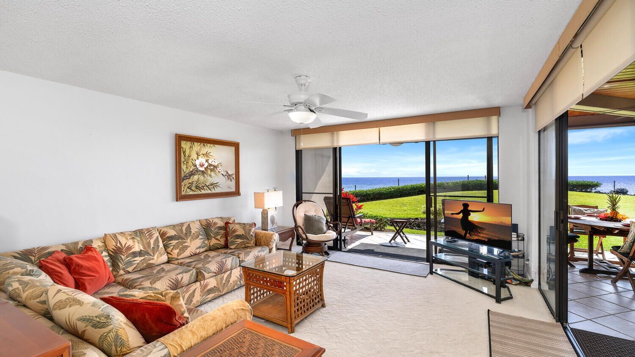 Photo of Livingroom in Kahaluu Bay