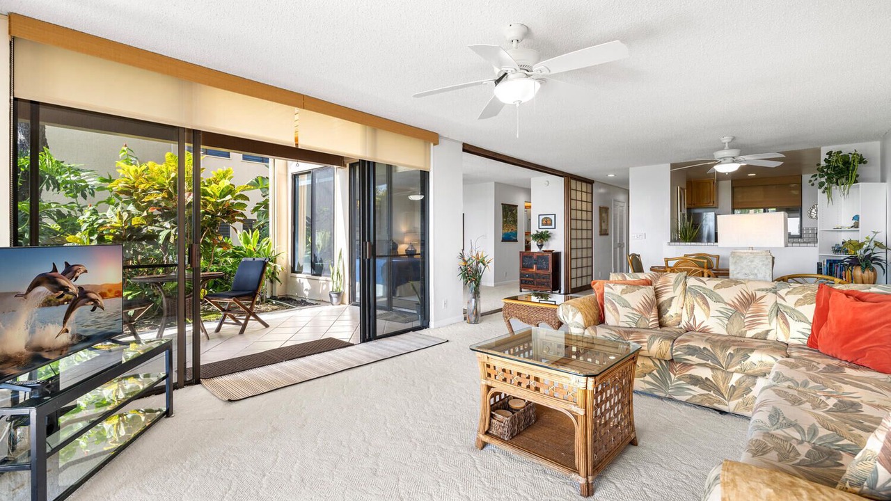 Photo of Livingroom in Kahaluu Bay