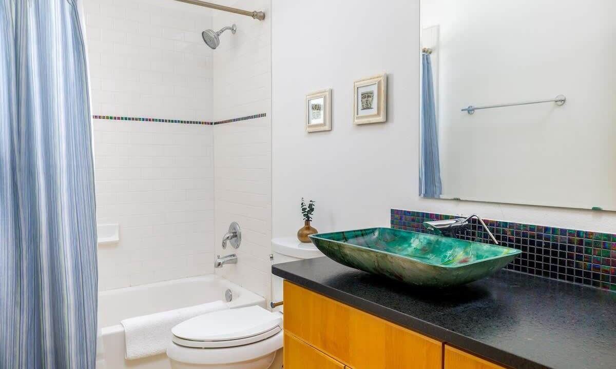 Photo of Bathroom in Greater South River City