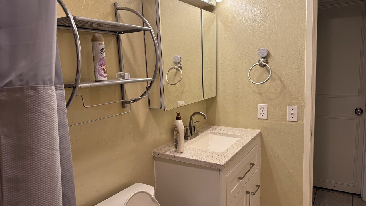 Photo of Bathroom in Makaha