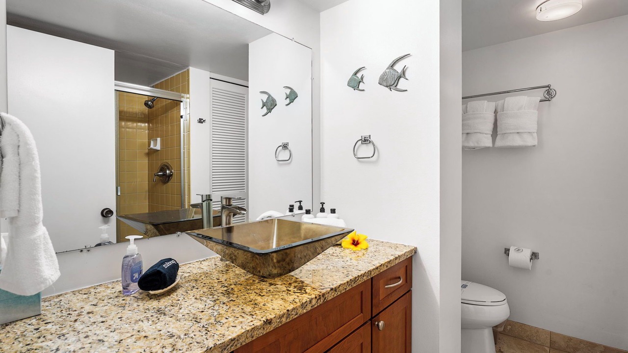 Photo of Bathroom in Kahaluu Bay