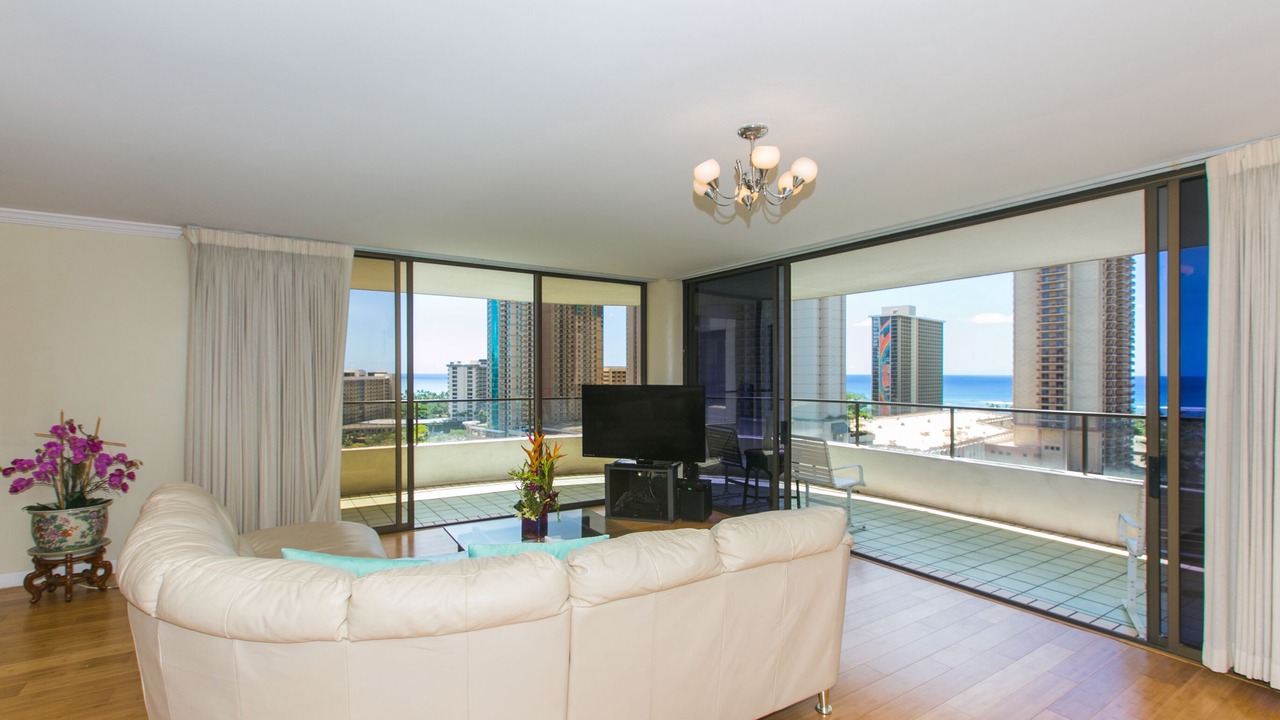Photo of Livingroom in Waikiki