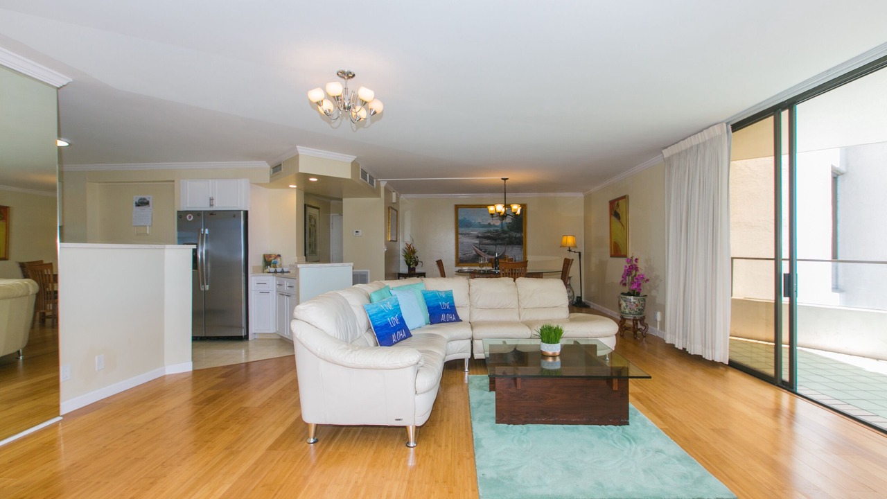 Photo of Livingroom in Waikiki