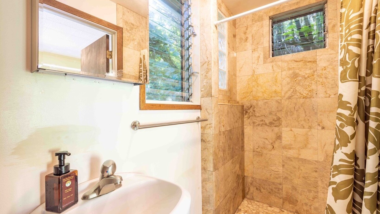 Photo of Bathroom in Haiku