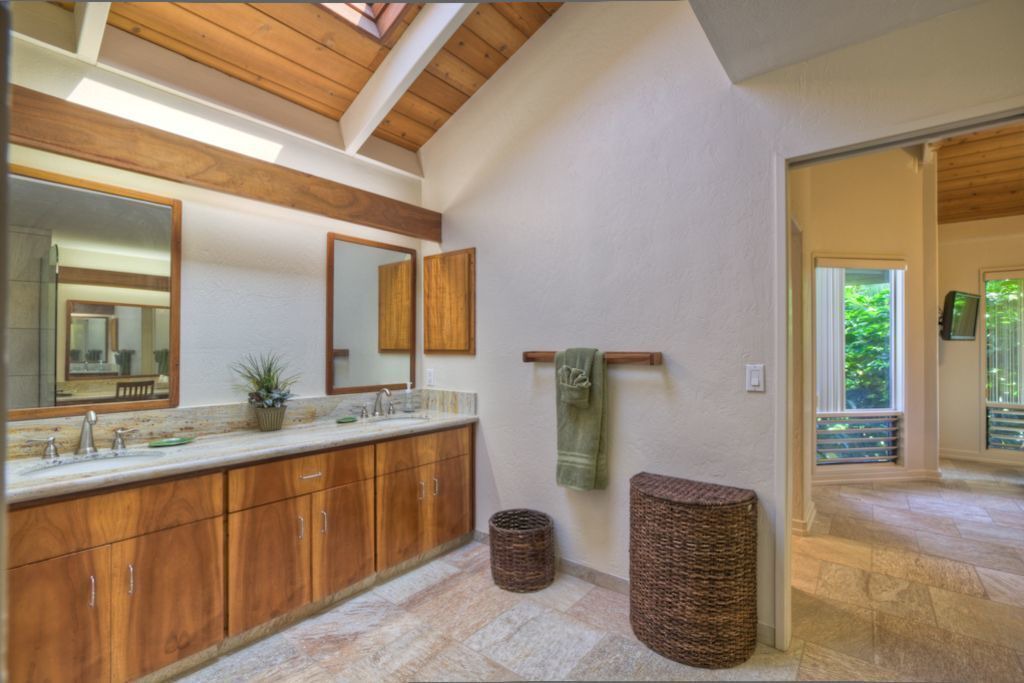 Photo of Bathroom in Keauhou