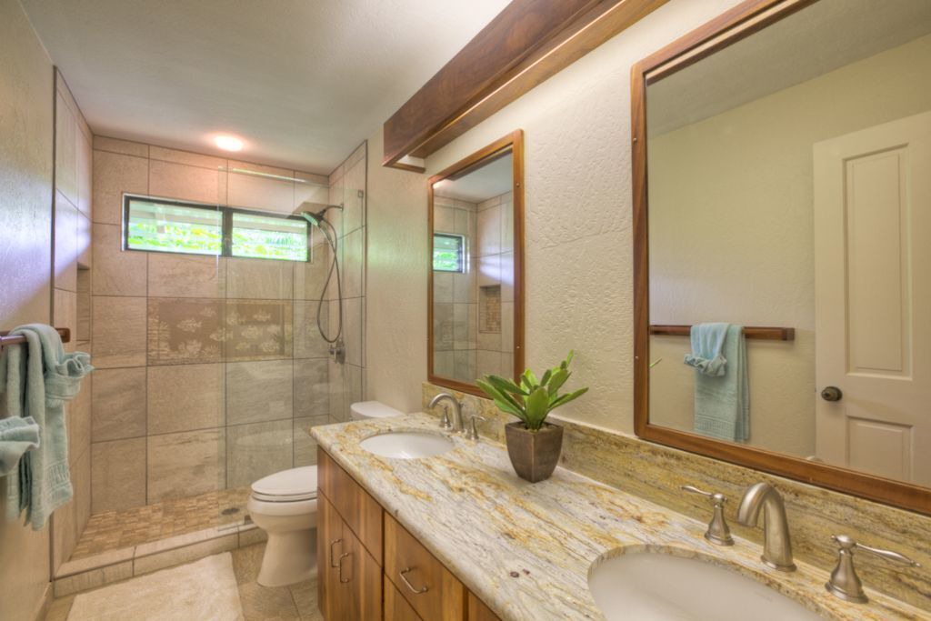 Photo of Bathroom in Keauhou