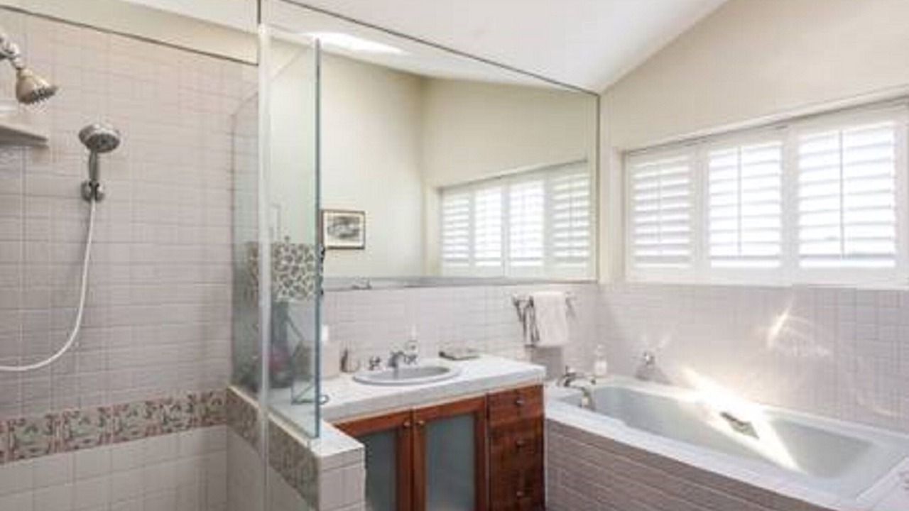 Photo of Bathroom in Keolu Hills
