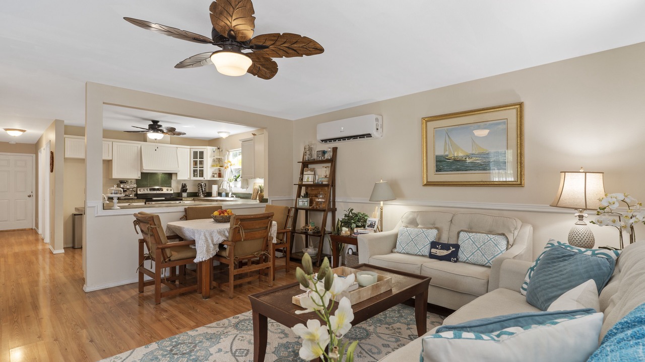 Photo of Livingroom in Historic Lahaina Front Street