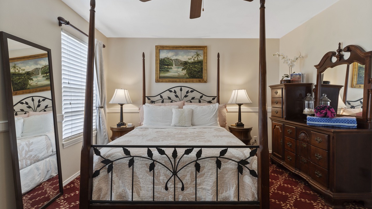 Photo of Bedroom in Historic Lahaina Front Street