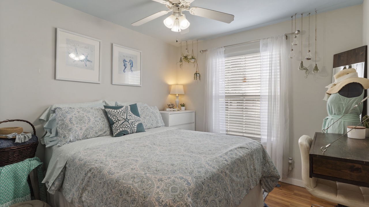 Photo of Bedroom in Historic Lahaina Front Street