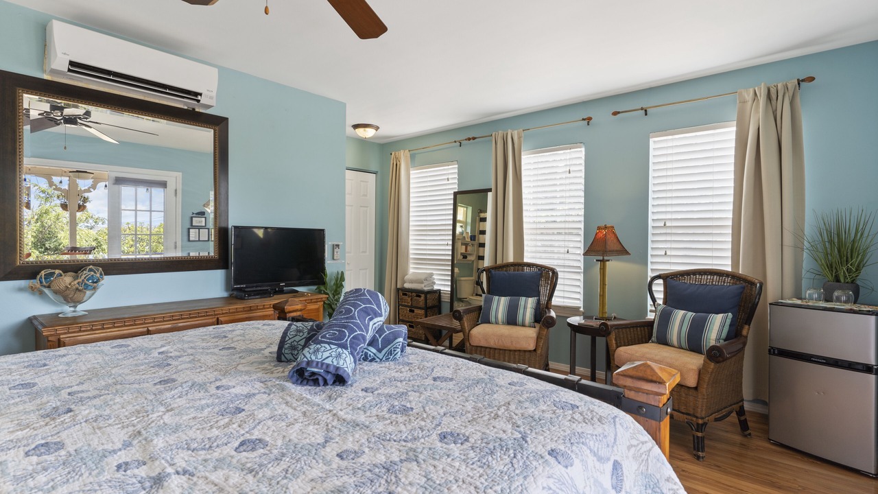 Photo of Bedroom in Historic Lahaina Front Street