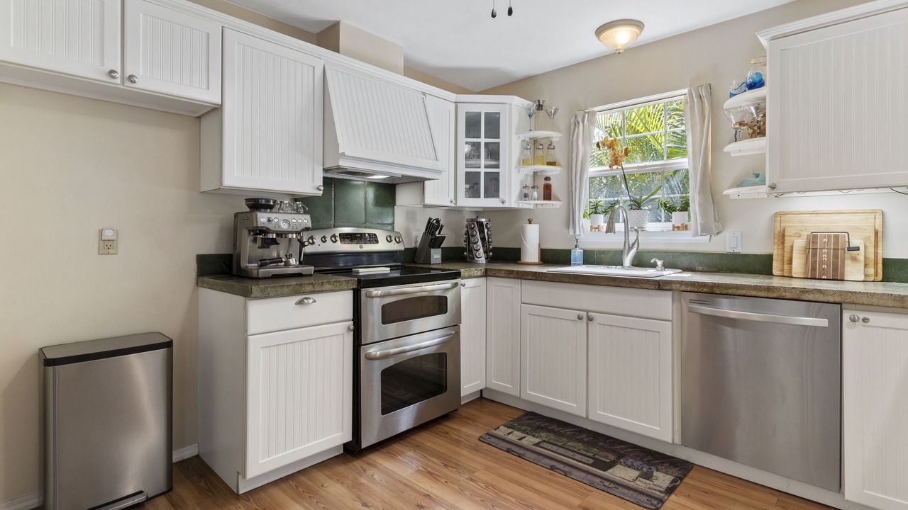 Photo of Kitchen in Historic Lahaina Front Street