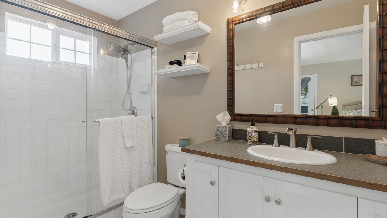 Photo of Bathroom in Historic Lahaina Front Street