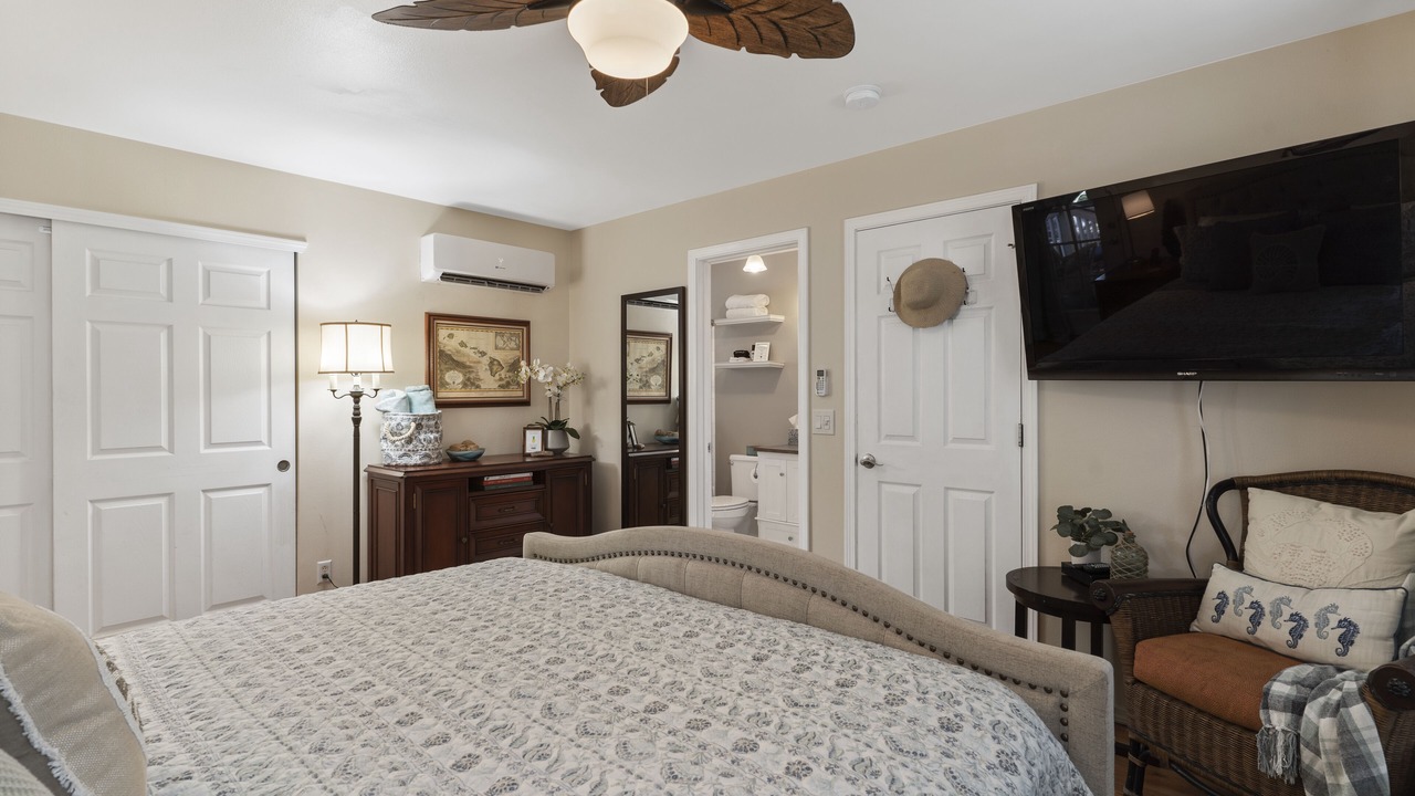 Photo of Bedroom in Historic Lahaina Front Street