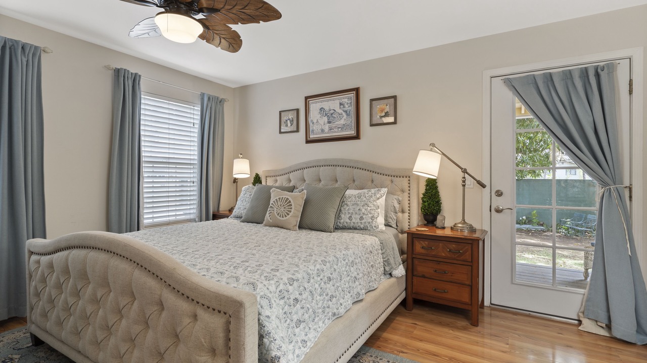 Photo of Bedroom in Historic Lahaina Front Street