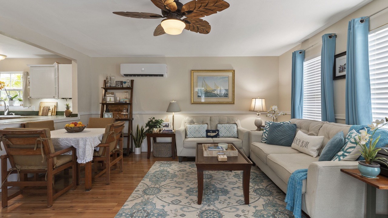 Photo of Livingroom in Historic Lahaina Front Street